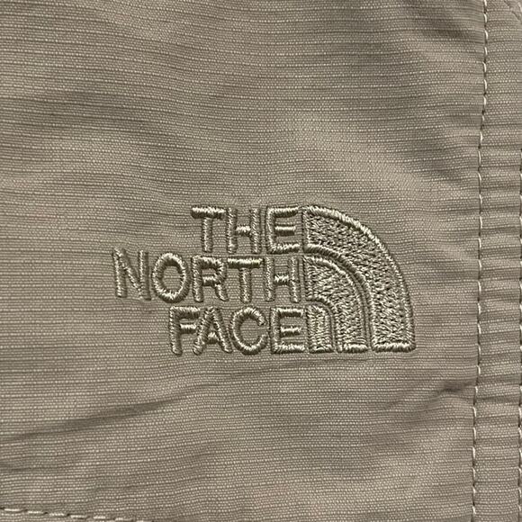 The North Face Long Khaki Shorts Women’s Sz 6 - Picture 3 of 4